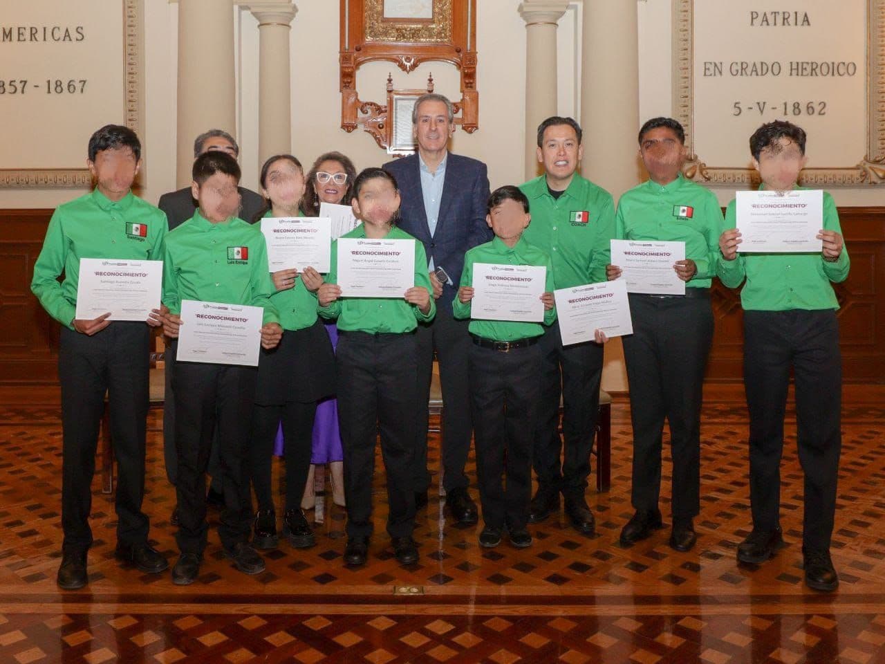 Entrega Pepe Chedraui reconocimientos a “Niños Calculadora”