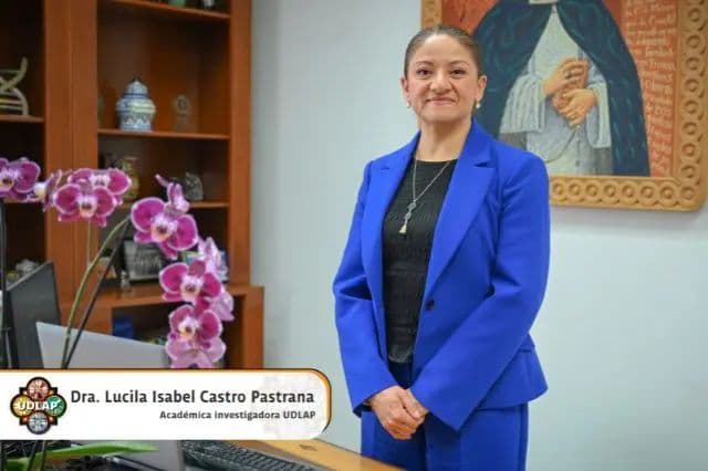 Académica UDLAP promueve colaboración internacional en institución de Egipto