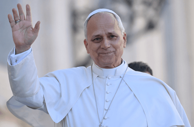 Pide Claudia Sheinbaum coordinar la visita del Papa León XIV