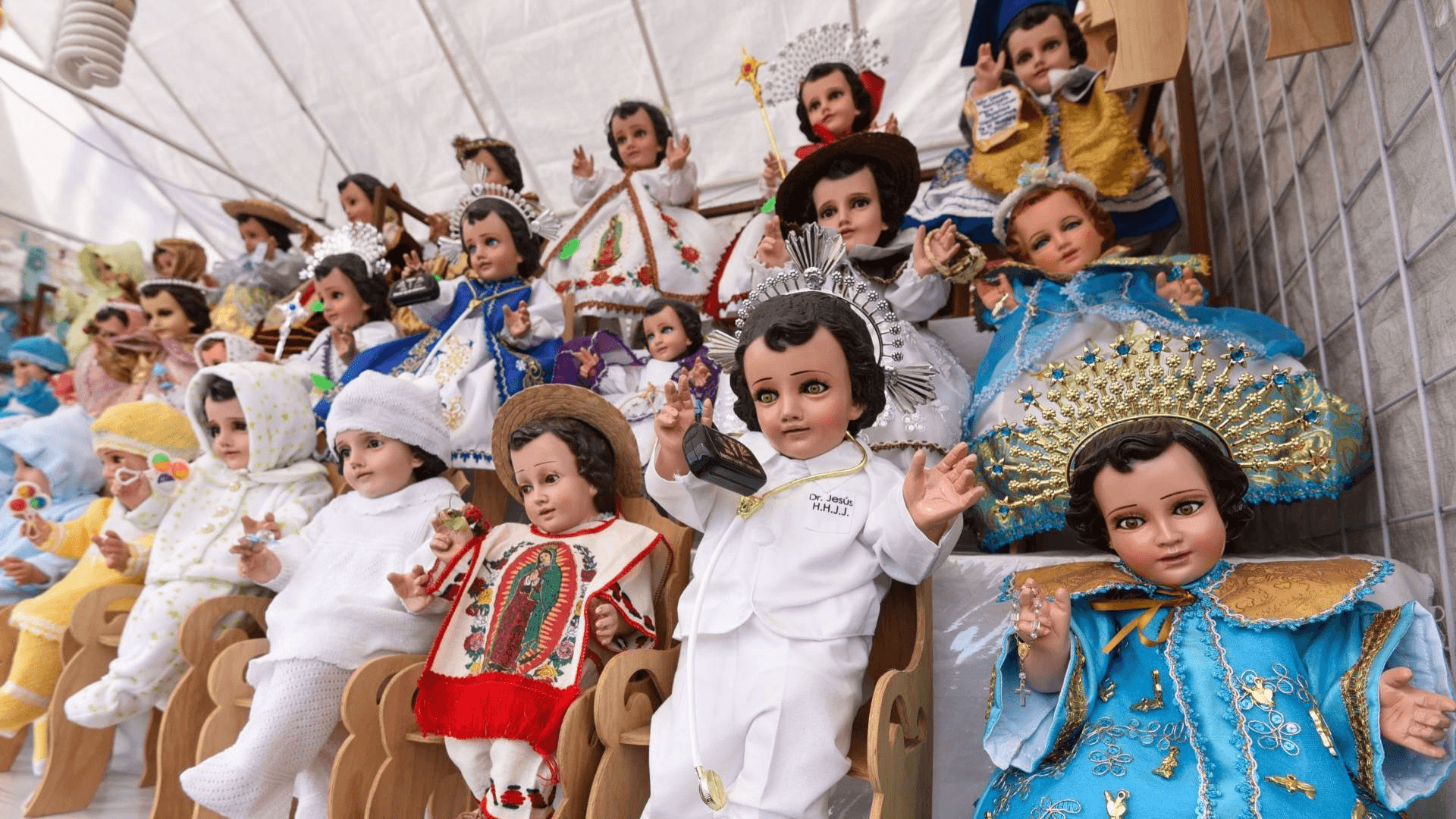 Comerciantes de Serdán se preparan para la venta de ropones del Niño Dios