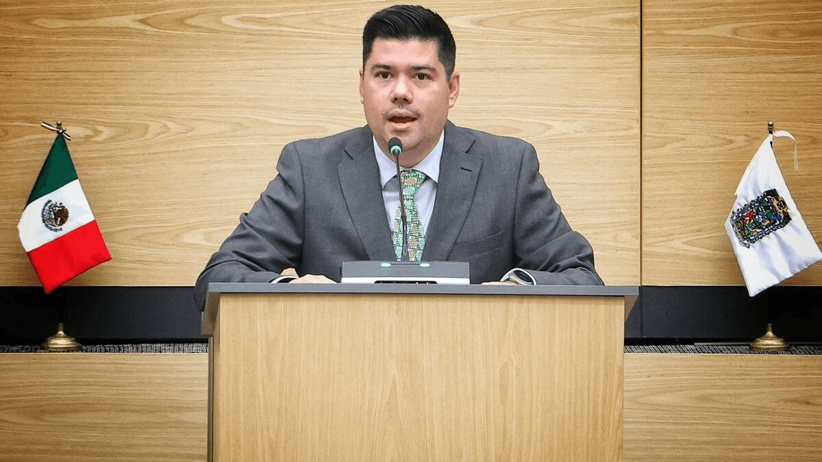 El Verde propone estacionamiento gratis en centros comerciales de Puebla