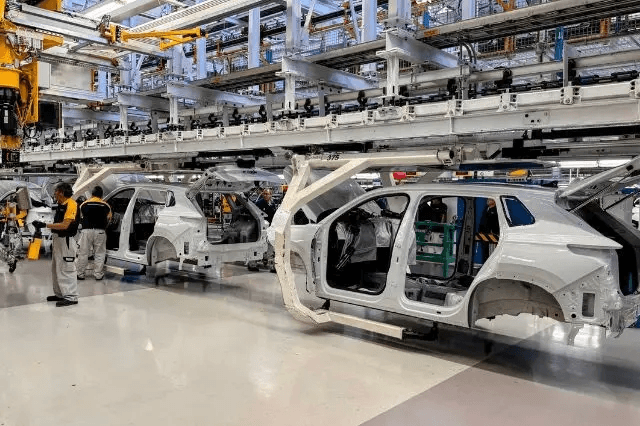 Planta de Volkswagen en Puebla produjo un auto y medio cada minuto en 2025