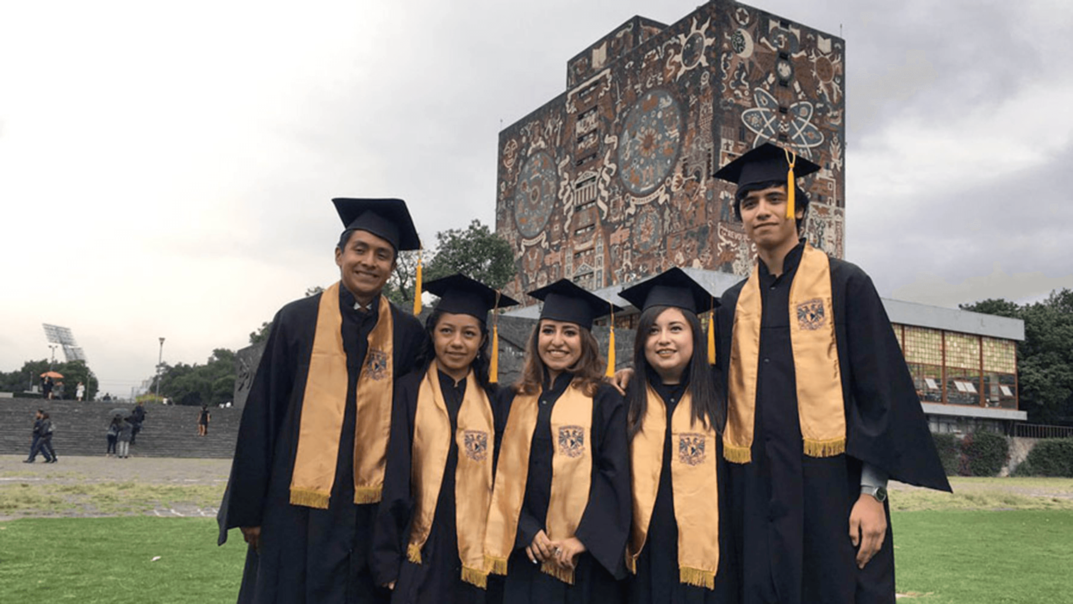 En México solo 22% de universitarios se titulan; es último lugar de la OCDE