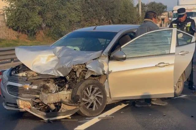 Choque múltiple genera caos vial en la México–Puebla, altura de Coronango