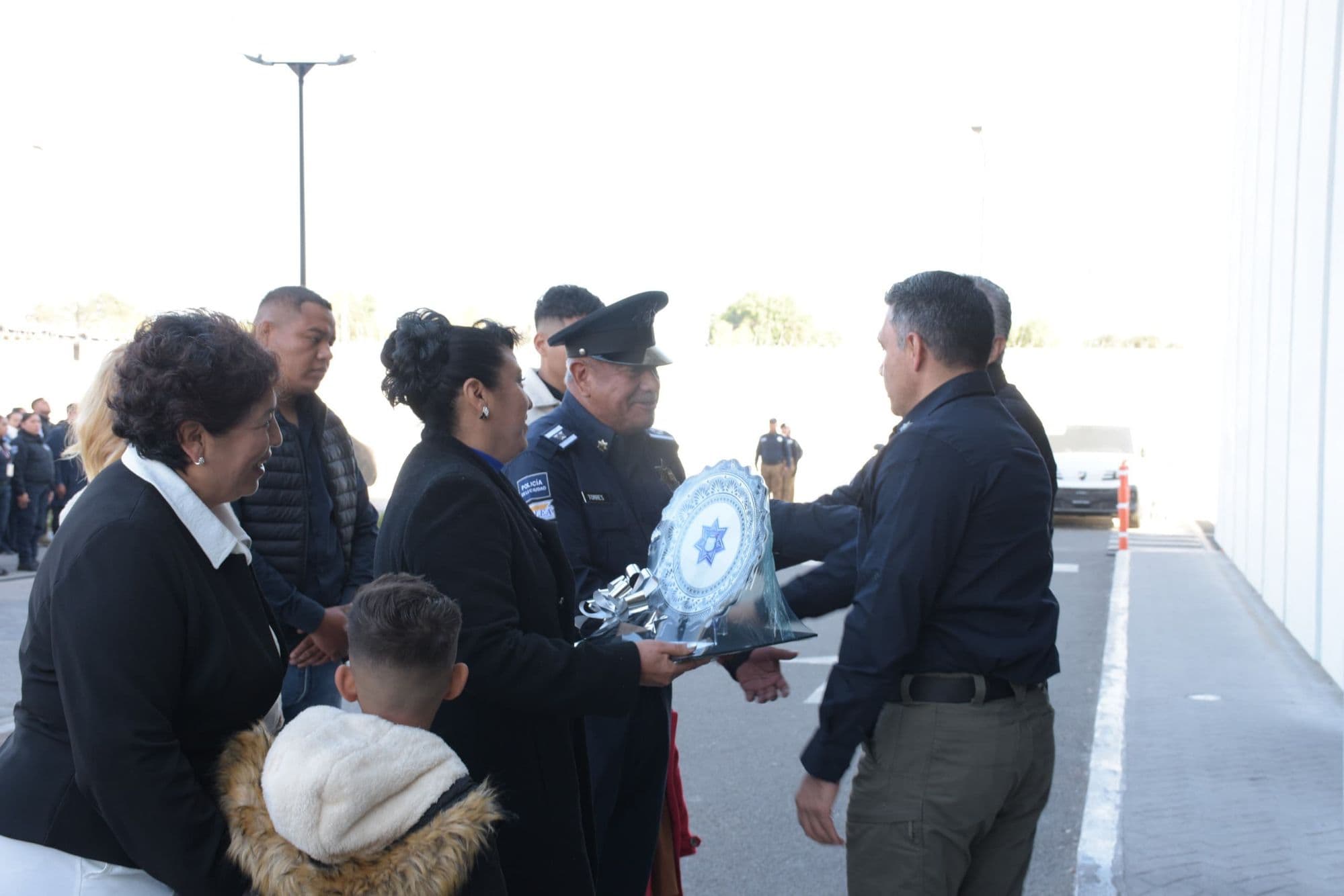 Gobierno de Pepe Chedraui honra el retiro del comandante Alfonso Torres Arias